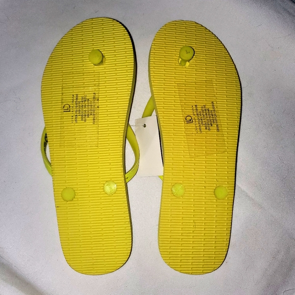 Live Love Dreams T- Strap Flip Flops - (Sz 8) - Picture 2 of 3